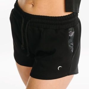 Zyia active black & camo laila shorts